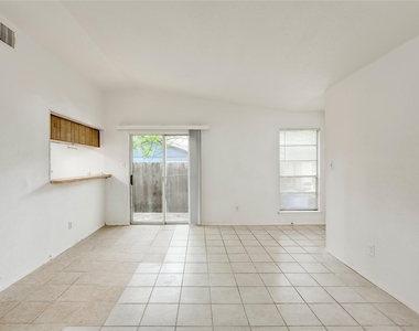 5208 Bogey Ct - Photo Thumbnail 9