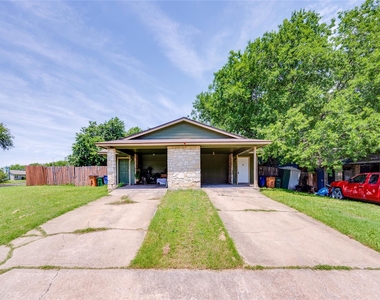 5208 Bogey Ct - Photo Thumbnail 3