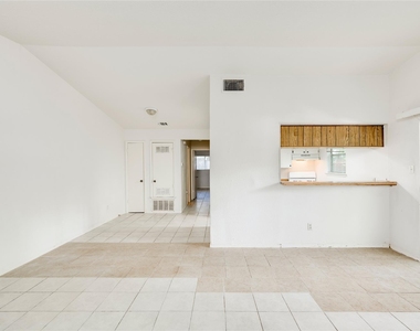 5208 Bogey Ct - Photo Thumbnail 7