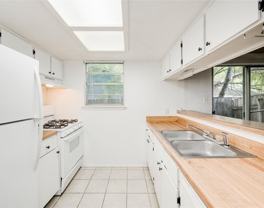 5208 Bogey Ct - Photo Thumbnail 12