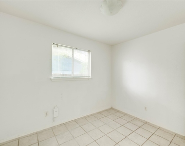 5208 Bogey Ct - Photo Thumbnail 17