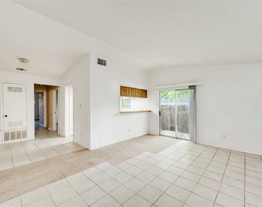 5208 Bogey Ct - Photo Thumbnail 8