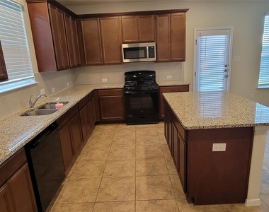 127 Trailside Ln - Photo Thumbnail 4