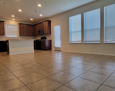 127 Trailside Ln - Photo Thumbnail 3