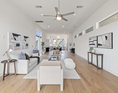 6124 Florencia Ln - Photo Thumbnail 5