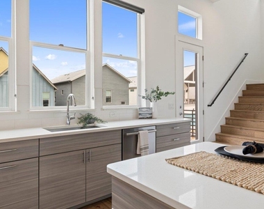 6124 Florencia Ln - Photo Thumbnail 13