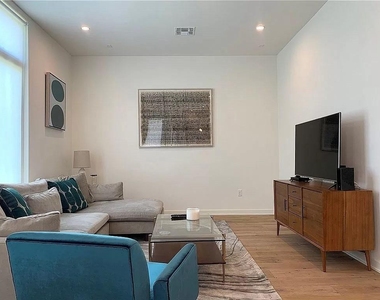 2519 Sutherland St - Photo Thumbnail 3