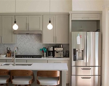 2519 Sutherland St - Photo Thumbnail 1