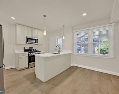 303 Arden Road W - Photo Thumbnail 2