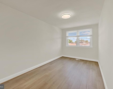 303 Arden Road W - Photo Thumbnail 11