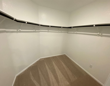 1400 Pickerel St - Photo Thumbnail 21
