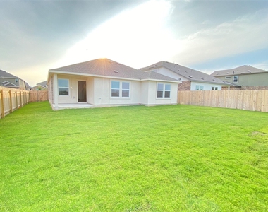 1400 Pickerel St - Photo Thumbnail 32