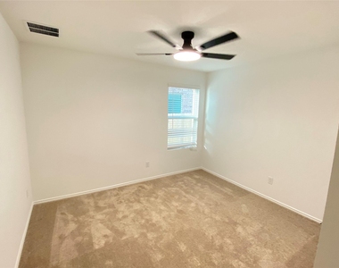 1400 Pickerel St - Photo Thumbnail 29
