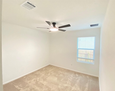 1400 Pickerel St - Photo Thumbnail 24