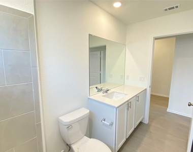 1400 Pickerel St - Photo Thumbnail 27