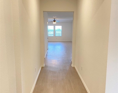 1400 Pickerel St - Photo Thumbnail 3