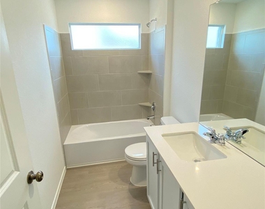 1400 Pickerel St - Photo Thumbnail 26
