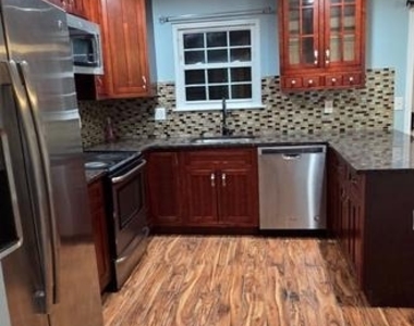 323 Lindera Court - Photo Thumbnail 10