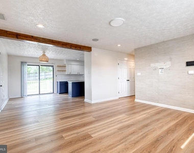 1577 Loring Court - Photo Thumbnail 7