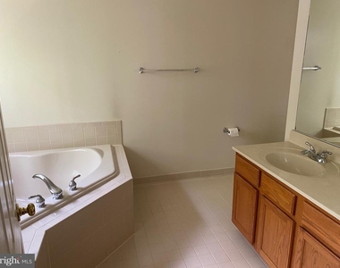 1726 Sea Pine Circle - Photo Thumbnail 7