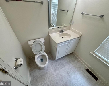17326 King Phillip Way - Photo Thumbnail 12