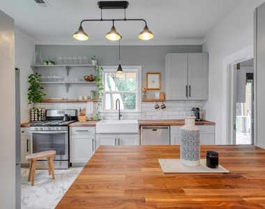 1012 Speegle St - Photo Thumbnail 8