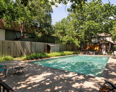 7409 Shadow Hill Dr - Photo Thumbnail 6