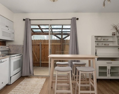 7409 Shadow Hill Dr - Photo Thumbnail 7