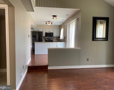 1916 E Zabenko Drive - Photo Thumbnail 5