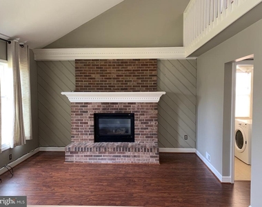 1916 E Zabenko Drive - Photo Thumbnail 6