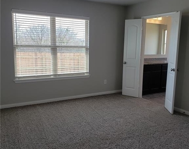 1907 Delano Dr - Photo Thumbnail 5