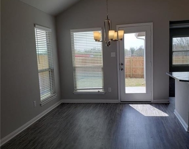 1907 Delano Dr - Photo Thumbnail 3