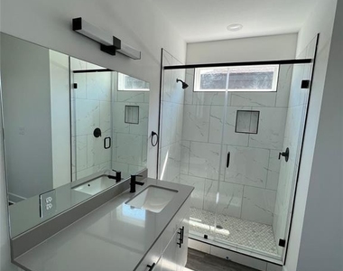 7603 Carver Ave - Photo Thumbnail 4