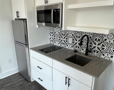 7603 Carver Ave - Photo Thumbnail 3