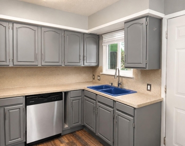 2804 Catalina Dr - Photo Thumbnail 1