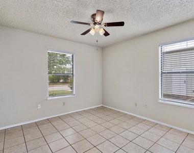 2805 Davis St - Photo Thumbnail 6