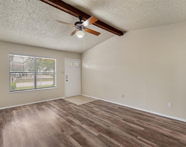 2805 Davis St - Photo Thumbnail 1