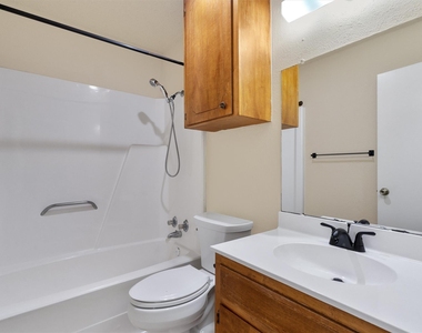 2805 Davis St - Photo Thumbnail 7