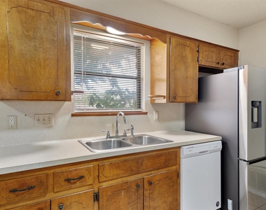 2805 Davis St - Photo Thumbnail 5