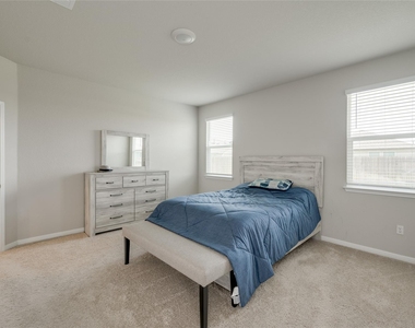 102 Rainmaker Cv - Photo Thumbnail 13