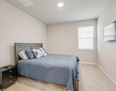 102 Rainmaker Cv - Photo Thumbnail 20