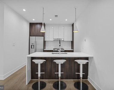 1220 Potomac Avenue Se - Photo Thumbnail 6