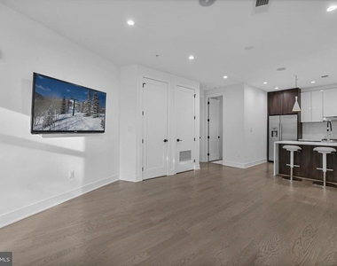 1220 Potomac Avenue Se - Photo Thumbnail 2