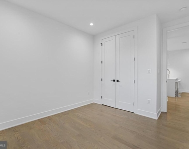 1220 Potomac Avenue Se - Photo Thumbnail 9