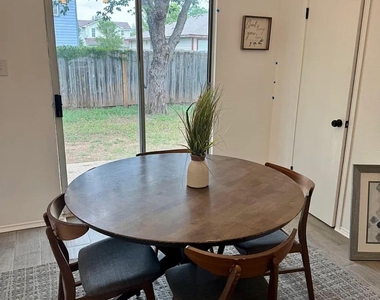 14400 Sandifer St - Photo Thumbnail 8