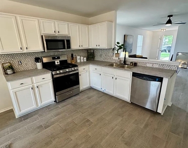 14400 Sandifer St - Photo Thumbnail 5