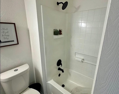 14400 Sandifer St - Photo Thumbnail 12