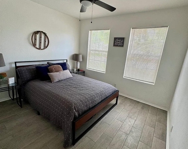 14400 Sandifer St - Photo Thumbnail 13