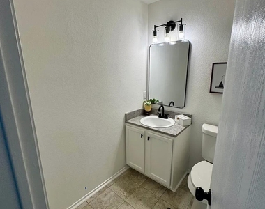 14400 Sandifer St - Photo Thumbnail 11
