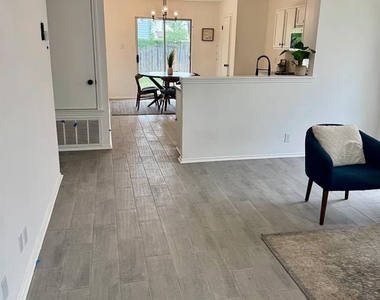 14400 Sandifer St - Photo Thumbnail 4